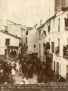 Sevilla, Semana Santa, procesión de la Cofradía del Silencio en la calle de la Feria, con el paso de la Virgen de la Concepción. Ramón Almela.