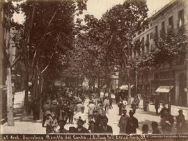 Barcelona, Rambla del centro [hoy: de Cataluña], con numerosos transeuntes. J. E. Puig.