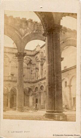 Toledo, Patio del Alcázar. J. Laurent.