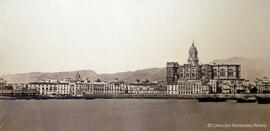 Málaga, panorámica del puerto y la ciudad desde la Farola. Charles Clifford.