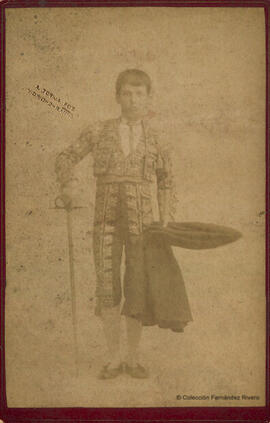 Barcelona, retrato del toreno niño José Huguet "mellaito" espada de la cuadrilla de "Niños Barceloneses". A. Torija.