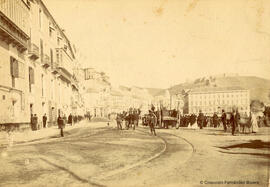 Málaga, calle Cortina del Muelle y Aduana con el Castillo de Gibralfaro al fondo. Barbier.