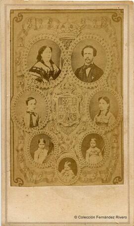 España, retratos de la familia real española en un montaje fotográfico con el escudo de la nación en el centro. Fotógrafo desconocido.