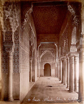 Granada, Alhambra, galería en el Patio de los Leones. Léon et Lévy