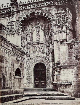 Tomar (Portugal), convento de Cristo, puerta de la iglesia. J. Laurent.