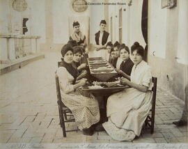 Sevilla, cigarreras en la fábrica de Tabacos. E. Beauchy.