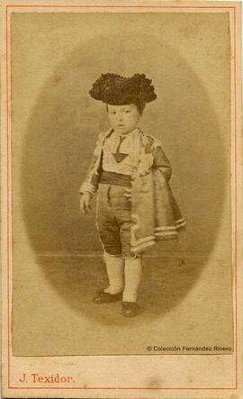 Barcelona, retrato de un niño disfrazado de torero. J. Teixidor.