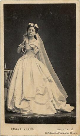 Málaga, retrato de la soprano Lucia Tamburini vestida de novia. José Abeille Nal.