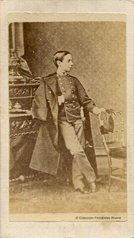 España, retrato de Alfonso de Borbón y Borbón, niño, con uniforme militar. Fotógrafo desconocido.