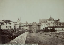 Córdoba, puerta de entrada de la Ciudad, el Triunfo y la Mezquita desde el puente. J. Laurent.