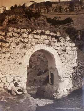 Ronda (Málaga), puerta en la Muralla del Albacar, en el valle del Guadalevín. Fotógrafo desconocido.