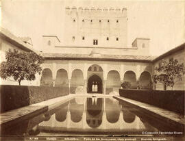 Granada, Alhambra, Patio de los Arrayanes y Torre de Comares. Garzón fotógrafo.