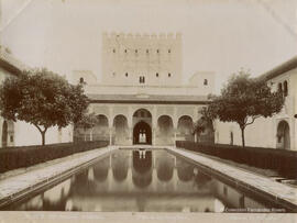 Granada. Alhambra Patio de los Arrayanes, Linares.