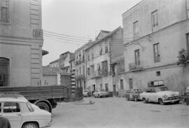 Calle Calvo, barrio de El Perchel. A la izquierda Italcable. 1974, febrero. Málaga, España.