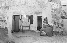 Viviendas cueva. El Palo.1954-10,  octubre. Málaga, España.