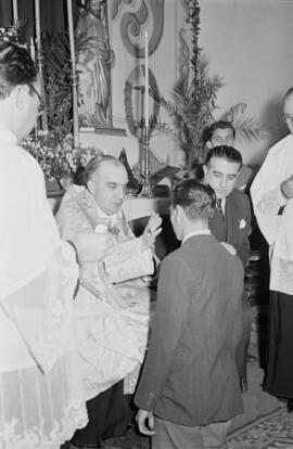 Confirmación de los alumnos. Escuela de Formación Profesional Francisco Franco. Marzo, 1954. Mála...