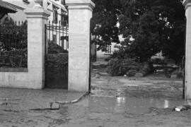 Sanatorio 18 de julio embarrado tras las inundaciones del 29 de octubre de 1955. Málaga-06