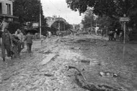 Paseo de Sancha embarrada por las inundaciones del 29 de octubre de 1955. Málaga-03