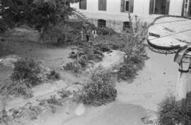 Sanatorio 18 de julio embarrado tras las inundaciones del 29 de octubre de 1955. Málaga, España.