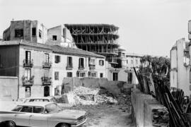 Postigo de los Abades, obras. Al fondo, edificio de la calle Cortina del Muelle, número 13, en co...