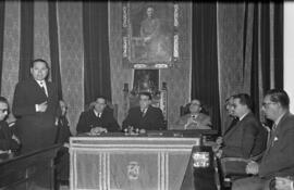 Entrega al Presidente del bastón de mando en la Diputación Provincial de Málaga. Enero de 1954. M...