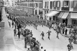 Semana Santa de Málaga. Desfile de la Legión. Cofradía de Mena. Jueves Santo. Marzo de 1954. España.