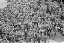Manifestación por la petición de Gibraltar español en el patio del Gobierno Civil. Enero de 1954....