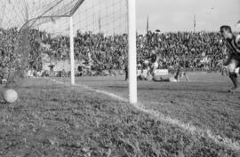 Partido de fútbol Club Deportivo Málaga y Club de Fútbol Melilla (2-0). Noviembre de 1963. Málaga...