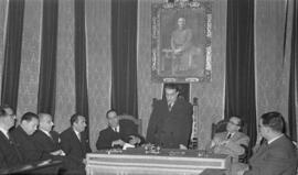 Entrega al Presidente del bastón de mando en la Diputación Provincial de Málaga. Enero de 1954. M...