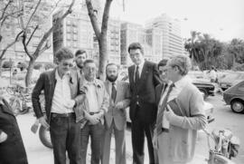 Parte de la corporación municipal de Málaga en la Plaza de la Marina. Abril de 1979. España. 01