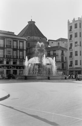 Plaza de la Constitución. Fuente de las Gitanillas. Julio de 1960. Málaga, España.