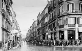 Calle 14 de Abril. Acera de la Marina. Años treinta, siglo XX. Málaga, España. 02