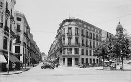 Calle Larios. Acera de la Marina. Catedral. Años 40, siglo XX. Málaga, España. 01