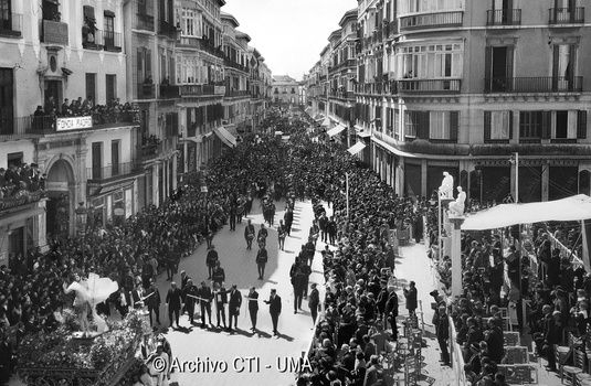 Málaga. Semana Santa. Procesión del Resucitado por calle Larios. 1928