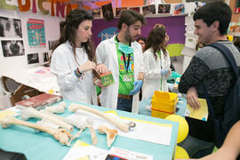 Estand de la Facultad de Medicina. Jornadas de Puertas Abiertas de la Universidad de Málaga. Complejo Polideportivo Universitario. Abril de 2018