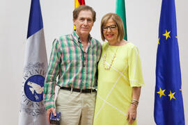 Retrato con la rectora en el homenaje a los jubilados y al personal que cumple 25 años de servici...