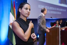 Intérprete de signos. Apertura del Curso Académico 2024/2025 de la Universidad de Málaga. Paraninfo. Septiembre de 2024