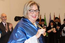 Adelaida de la Calle en su imposición de la Medalla de Oro de la Universidad de Málaga. Paraninfo. Mayo de 2016