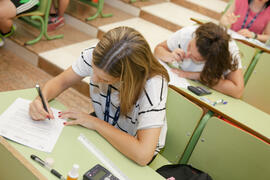 Examen en el aula Magna de la Facultad de Económicas y Empresariales. Olimpiada Española de Economía, Fase Nacional. Málaga. Junio de 2015