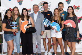 Rafael Pérez en el photocall. Welcome to UMA. Bienvenida a los alumnos de intercambio internacional de la Universidad de Málaga. Jardín botánico. Octubre de 2019