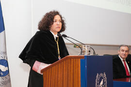 Pilar Aranda en el acto de imposición de la Medalla de Oro de la Universidad de Málaga a la Universidad de Granada. Paraninfo. Diciembre de 2016