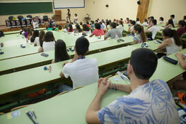 Examen en el aula Magna de la Facultad de Económicas y Empresariales. Olimpiada Española de Economía, Fase Nacional. Málaga. Junio de 2015