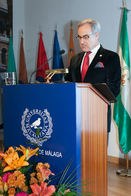 Miguel Porras en la imposición de la Medalla de Oro de la Universidad de Málaga a la Universidad de Granada. Paraninfo. Diciembre de 2016