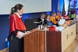 Intervención de Elsa Marina Álvarez. Investidura de Hermanfrid Schubart, Alejandro Portes y Luis Enrique de la Villa como Doctores "Honoris Causa" por la Universidad de Málaga. Paraninfo. Octubre de 2024
