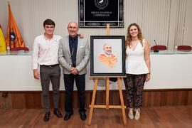 Foto de grupo. Presentación del Retrato de Honor de D. Eugenio José Luque Domínguez. Facultad de Ciencias Económicas y Empresariales. Junio de 2025
