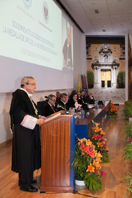 José Ángel Narváez en la imposición de la Medalla de Oro de la Universidad de Málaga a la Universidad de Granada. Paraninfo. Diciembre de 2016