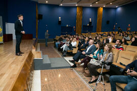 David Meca pronuncia su conferencia "Gestión del talento". Seminario "Emprende 21&...