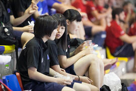 Espectadoras en la grada. Partido Rusia - Polonia. Categoría femenina. Campeonato del Mundo Universitario de Balonmano. Antequera. Julio de 2016