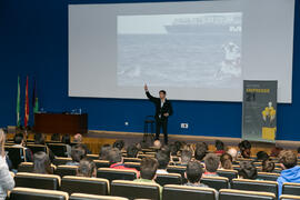 David Meca pronuncia su conferencia "Gestión del talento". Seminario "Emprende 21&...