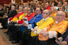 Asistentes a la imposición de la Medalla de Oro de la Universidad de Málaga a la Universidad de Granada. Paraninfo. Diciembre de 2016
